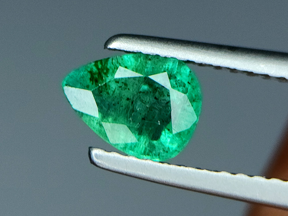 0.84 Crt Natural Emerald Gemstones IGCZZM328 - imaangems
